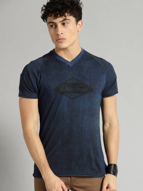 

Roadster Men Blue Dyed V-Neck T-shirt