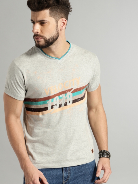 

Roadster Men Grey Printed V-Neck T-shirt