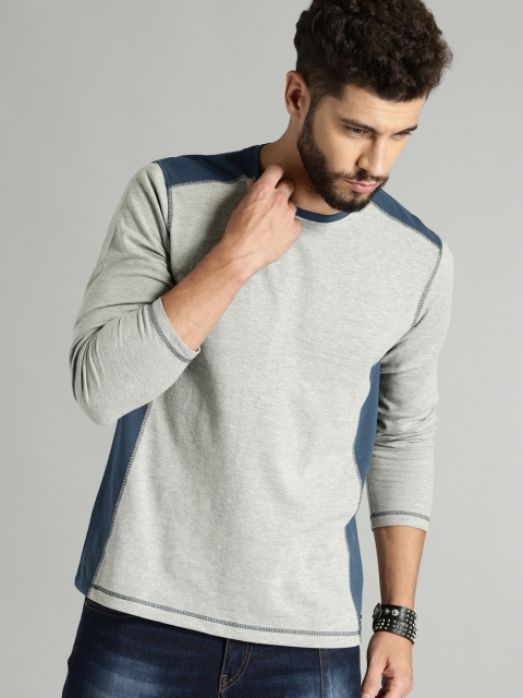 

Roadster Men Grey Solid Round Neck T-shirt