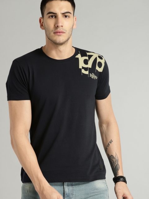 

Roadster Men Navy Solid Round Neck T-shirt, Navy blue