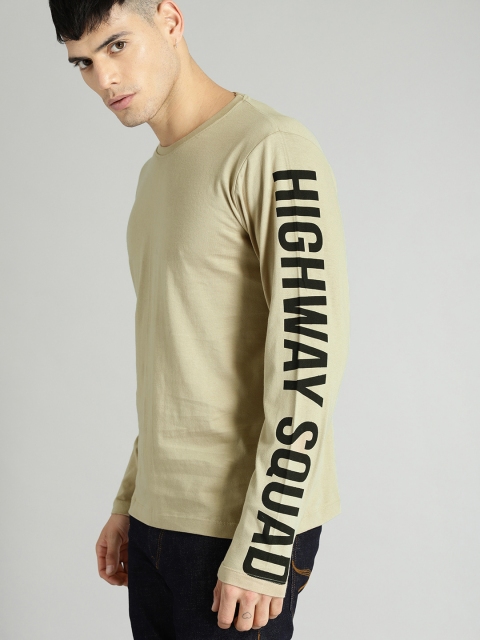 

Roadster Men Beige Solid Round Neck T-shirt