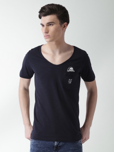 

Blue Saint Men Navy Blue Solid Scoop Neck T-shirt