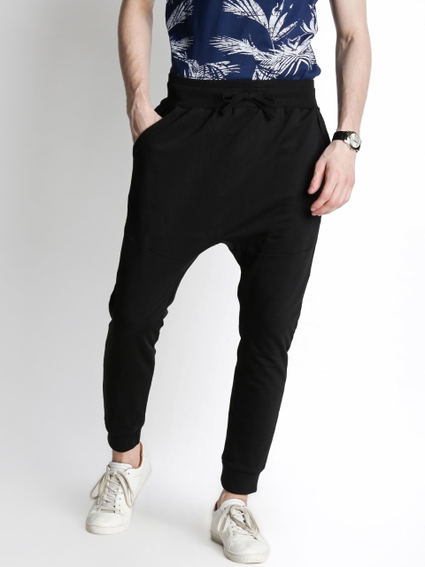 

SF JEANS by Pantaloons Men Black Relaxed Regular Fit Solid Joggers