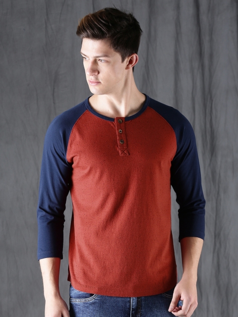 

WROGN Men Rust Red & Navy Henley Neck T-shirt