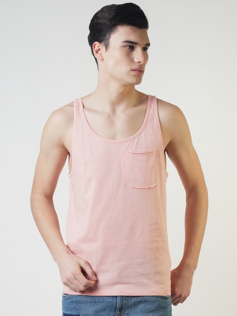 

Blue Saint Men Pink Solid Scoop Neck T-shirt
