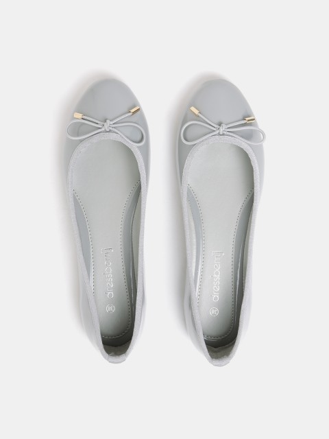 

DressBerry Women Grey Solid Ballerinas