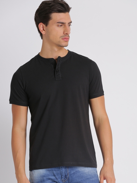 

Splash Men Black Solid Henley Neck T-shirt