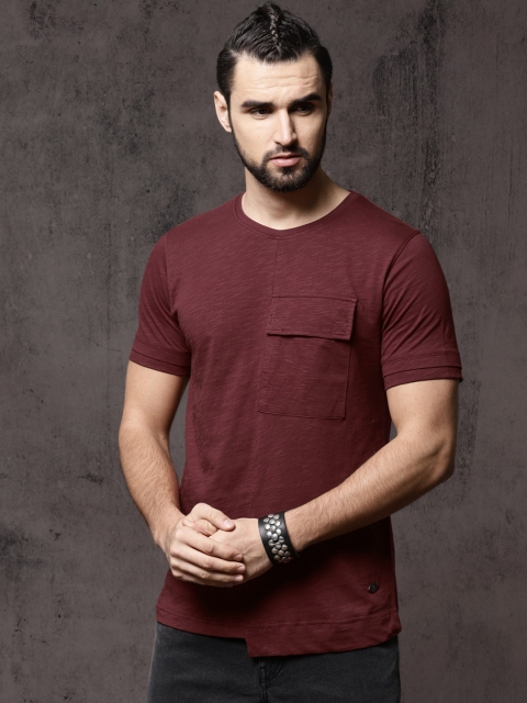 

Roadster Time Travlr Men Maroon Solid Round Neck T-shirt