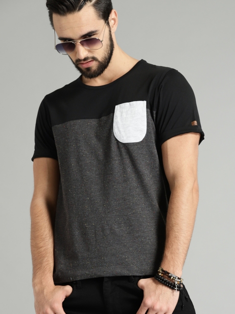 

Roadster Time Travlr Men Charcoal Grey Solid Round Neck T-shirt