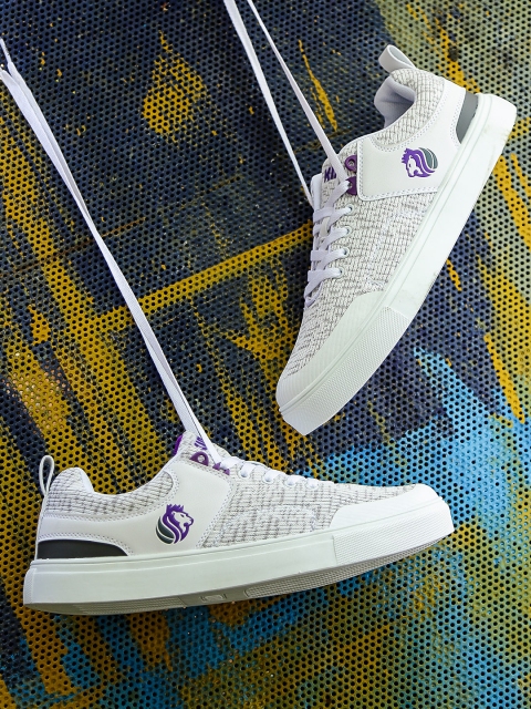 

NBA Sacramento Kings Men White & Grey Woven Design Sneakers