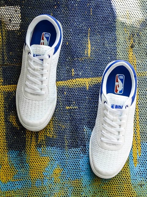 

NBA Official Fan Wear Men White & Blue Colourblocked Sneakers