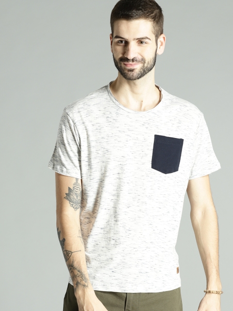 

Roadster Men Off-White Solid Round Neck T-shirt