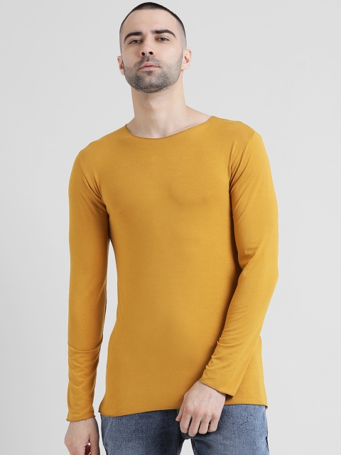 

Tinted Men Mustard Solid Round Neck T-shirt