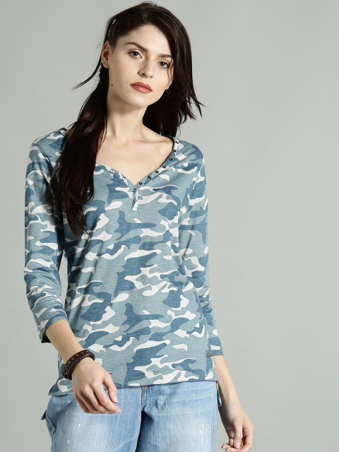 

Roadster Women Blue Printed V-Neck Neck T-shirt