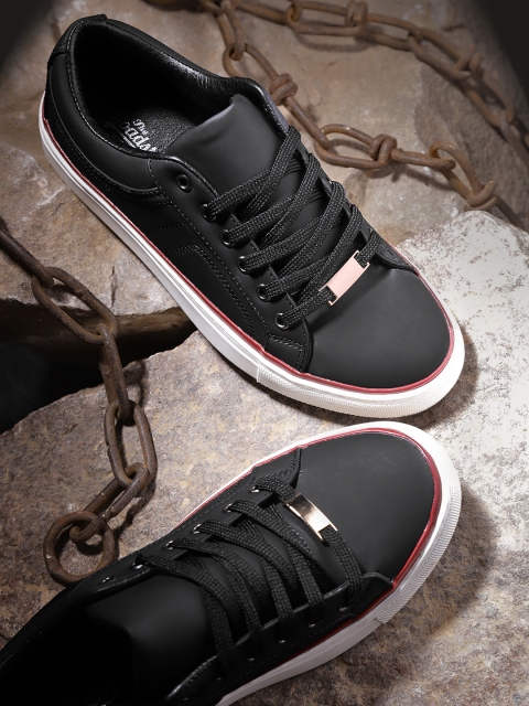 

Roadster Women Black Sneakers