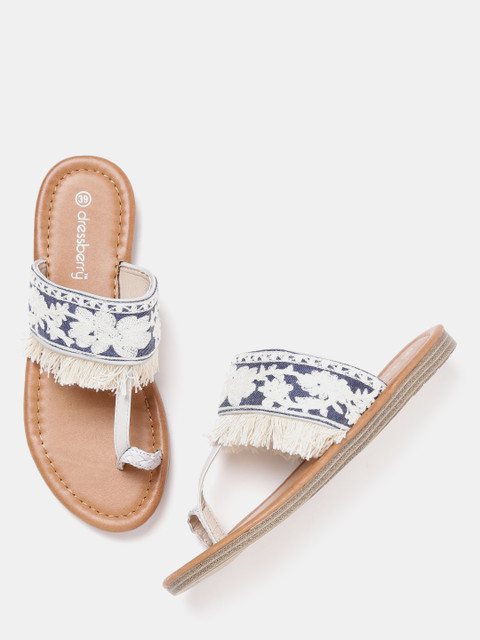 

DressBerry Women Grey & Off-White Woven Design Fringed One Toe Flats