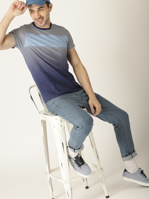 

United Colors of Benetton Men Blue Striped Round Neck T-shirt