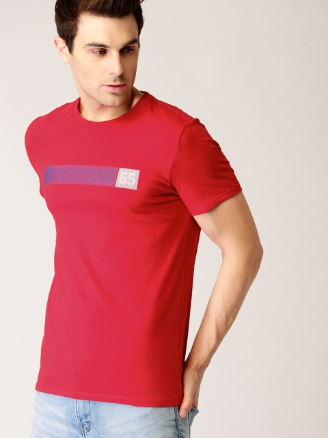 

United Colors of Benetton Men Red Solid Round Neck T-shirt