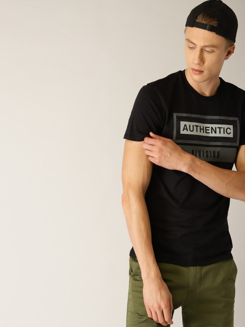 

United Colors of Benetton Men Black Printed Round Neck T-shirt