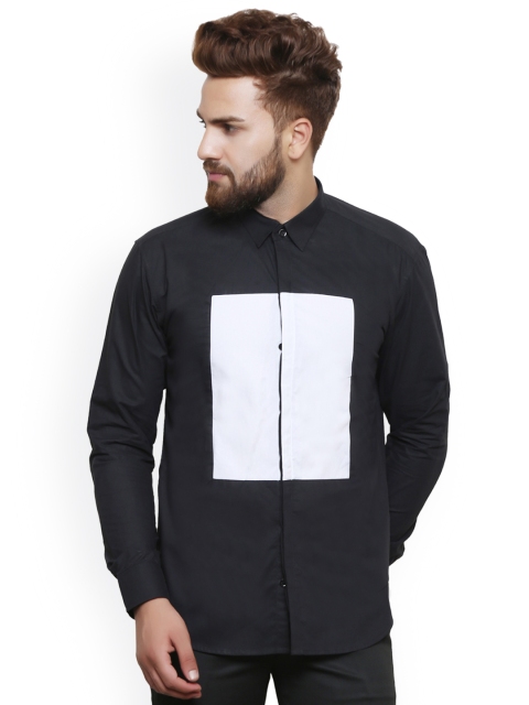 

Zotw Men Black & White Slim Fit Solid Casual Shirt