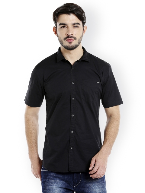 

L.A. SEVEN Men Black Semi Slim Fit Solid Casual Shirt