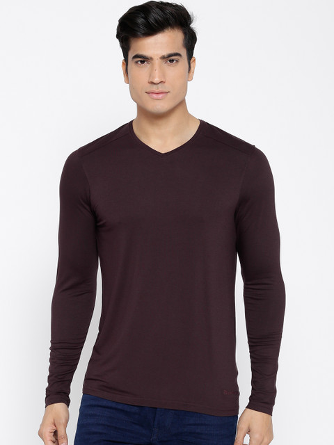 

Blackberrys Men Aubergine Solid V-Neck T-shirt, Purple