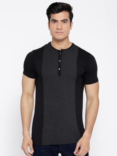 

Blackberrys Men Black & Grey Self-Checked Henley Neck T-shirt