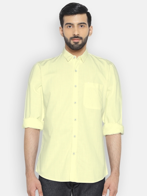 

Wrangler Men Yellow Regular Fit Solid Casual Shirt