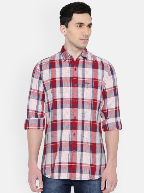 

Wrangler Men Red & Beige Regular Fit Checked Casual Shirt