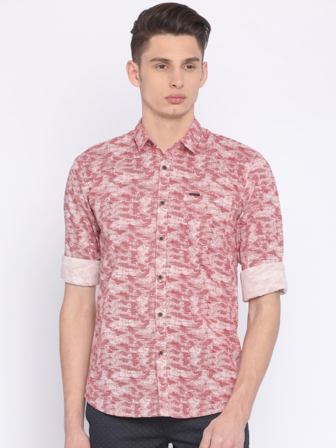 

Wrangler Men Red & White Regular Fit Printed Casual Shirt