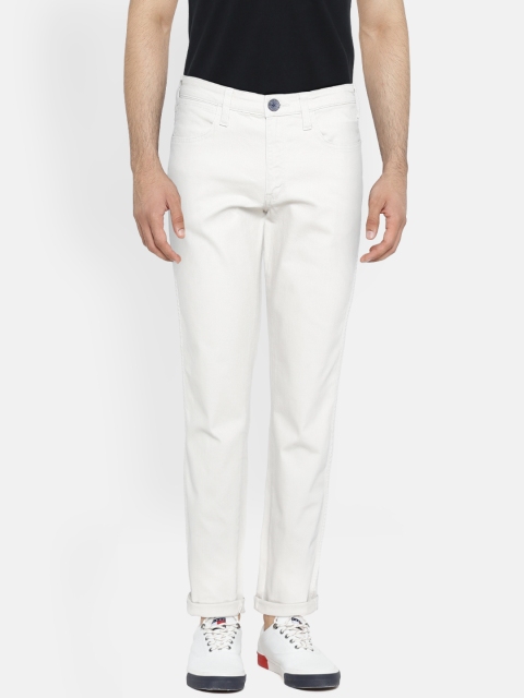 

Wrangler Men Off-White Custom Slim Fit Solid Regular Trousers