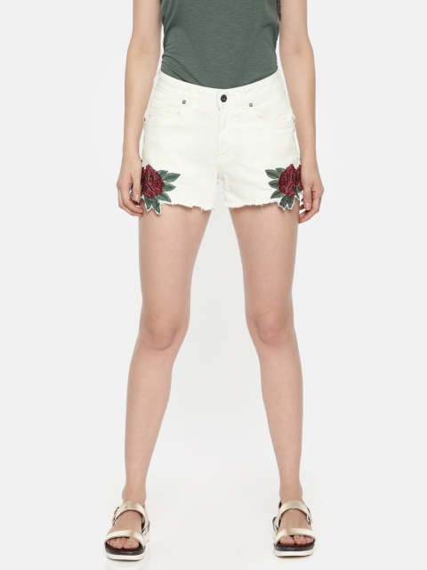 

Vero Moda Women Off-White Self Design Slim Fit Hot Pants