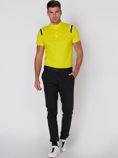 

Splash Men Yellow Solid Polo Collar T-shirt