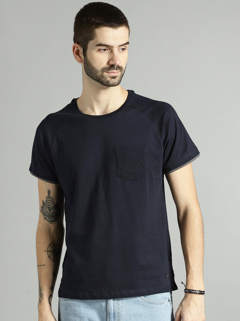 

Roadster Men Navy Blue Solid Round Neck T-shirt