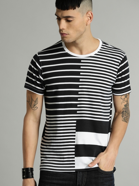 

Roadster Men White & Black Striped Round Neck T-shirt