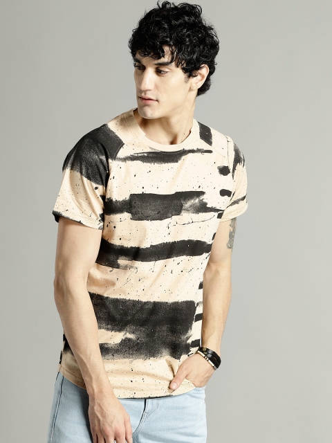 

Roadster Men Beige & Black Printed Round Neck T-shirt