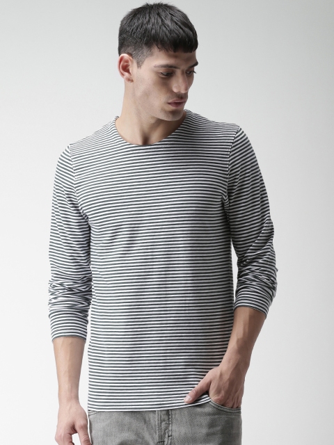 

SELECTED Men Green & White Slim Fit Striped Round Neck T-shirt