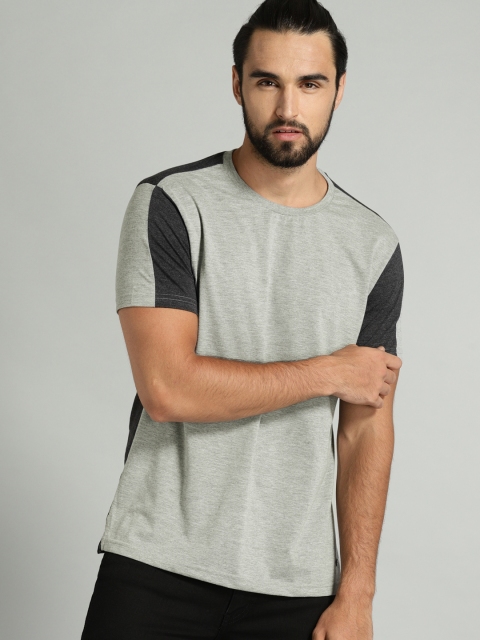 

Roadster Men Grey Solid Round Neck T-shirt
