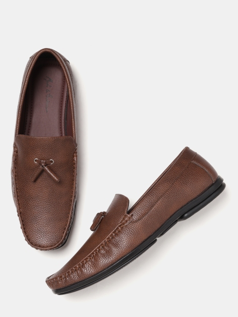 

Mast & Harbour Men Brown Tasseled Loafers