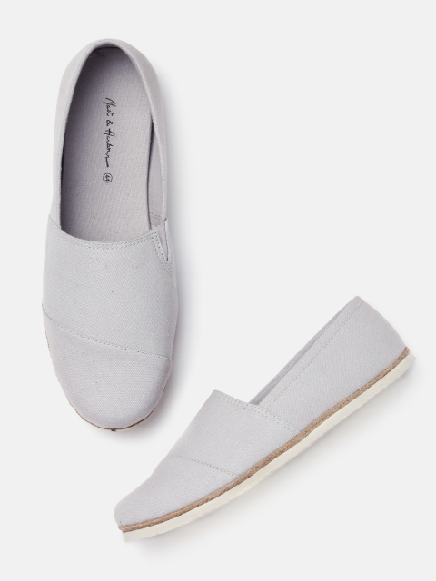 

Mast & Harbour Men Grey Slip-On Sneakers