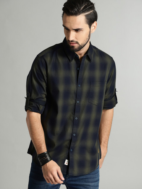 

Roadster Time Travlr Men Green & Navy Regular Fit Checked Casual Shirt