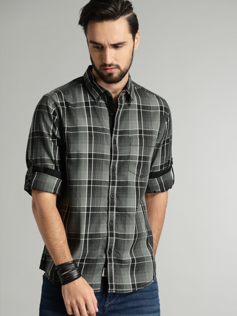 

Roadster Men Grey & Black Regular Fit Checked Casual Shirt