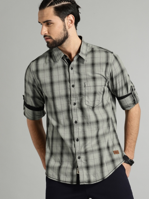 

Roadster Men Grey & Black Regular Fit Checked Casual Shirt