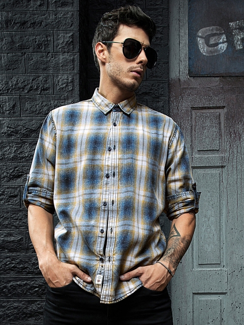 

Roadster Men Blue & Mustard Yellow Regular Fit Checked Casual Shirt