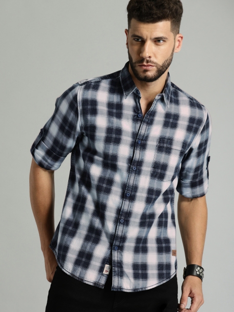 

Roadster Men Black & Blue Regular Fit Checked Casual Shirt