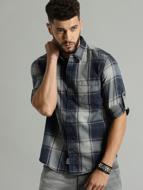 

Roadster Men Navy Blue & Grey Regular Fit Checked Casual Shirt