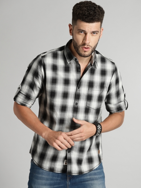 

Roadster Men Black & White Regular Fit Checked Casual Shirt