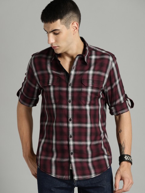 

Roadster Men Maroon Regular Fit Checked Casual Shirt