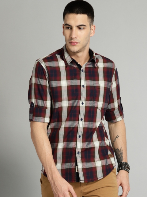 

Roadster Time Travlr Men Navy & Red Regular Fit Checked Casual Shirt, Navy blue