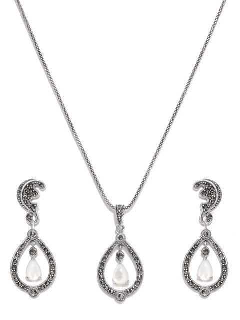 

Alamod Oxidised Silver-Toned & White Pearl-Studded Jewellery Set